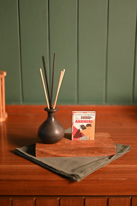 The Grooved Desk Stand
