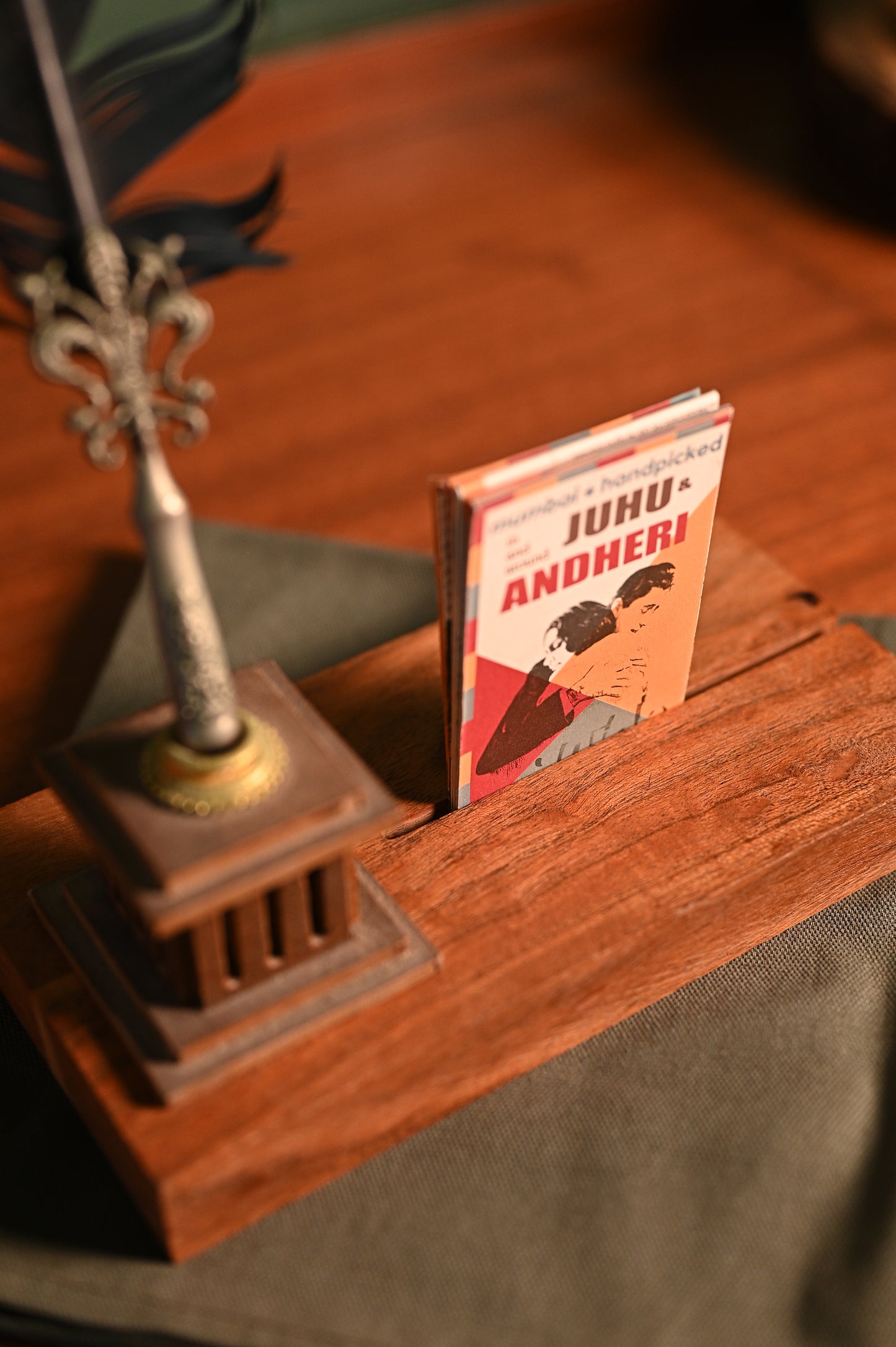 The Grooved Desk Stand